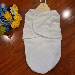 Buttons & Stictche Swaddle Sac White